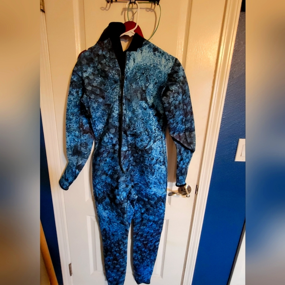 Riffe wetsuit